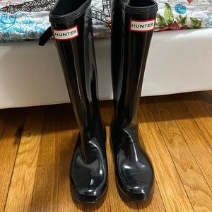Black hunter boots